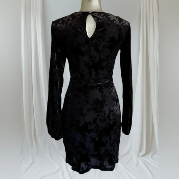 FREE 🆕Black Textured Velvet Dress - Picture 3 of 13